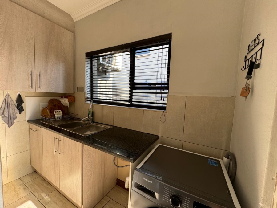 2 Bedroom Property for Sale in Gateway Manor North West